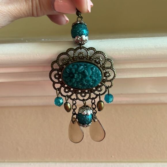 Vintage Floral Teal Earrings - Picture 2 of 3